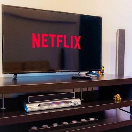 Comfy Apartment With Private Parking And Netflix Bukarest Exterior foto
