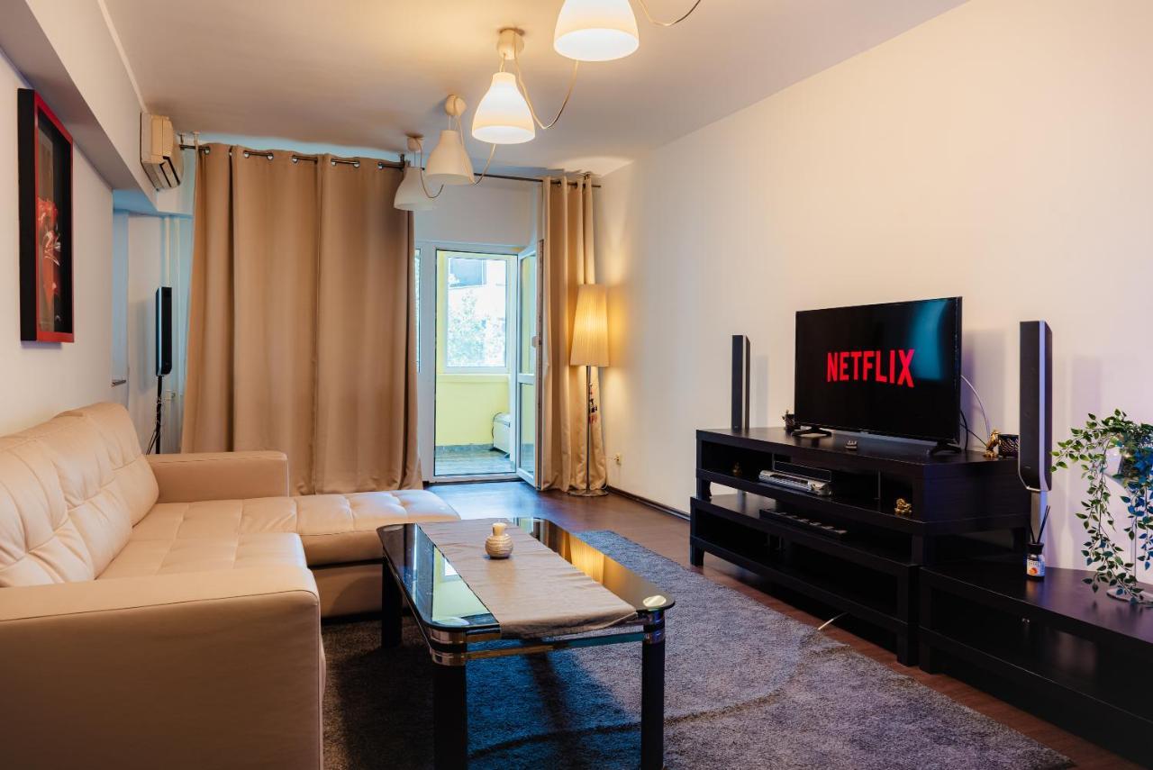 Comfy Apartment With Private Parking And Netflix Bukarest Exterior foto