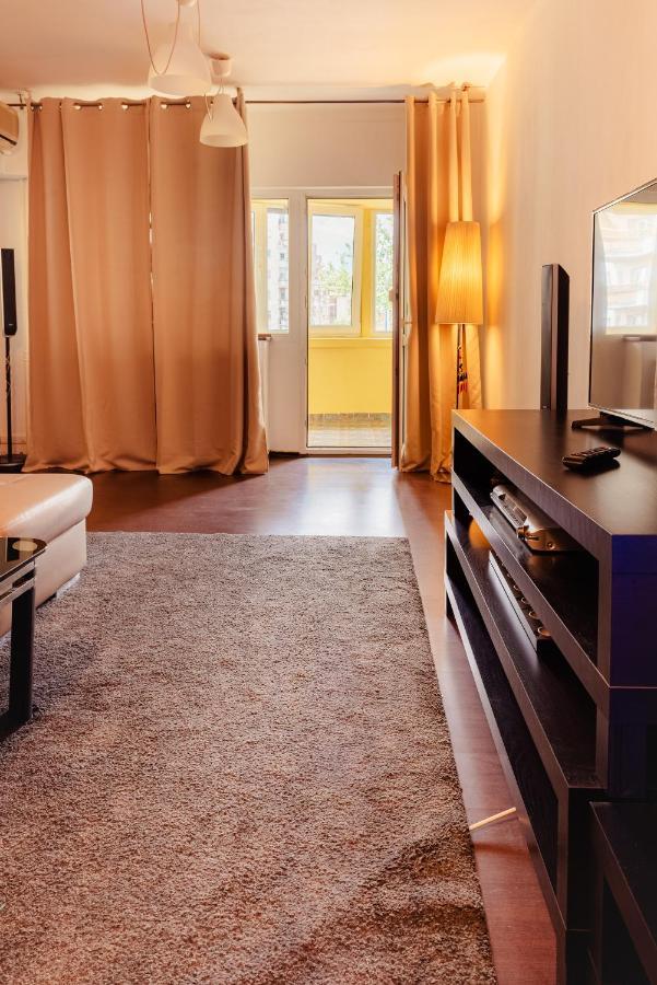 Comfy Apartment With Private Parking And Netflix Bukarest Exterior foto