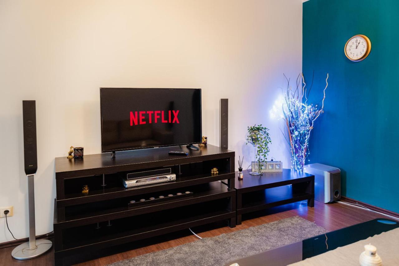 Comfy Apartment With Private Parking And Netflix Bukarest Exterior foto