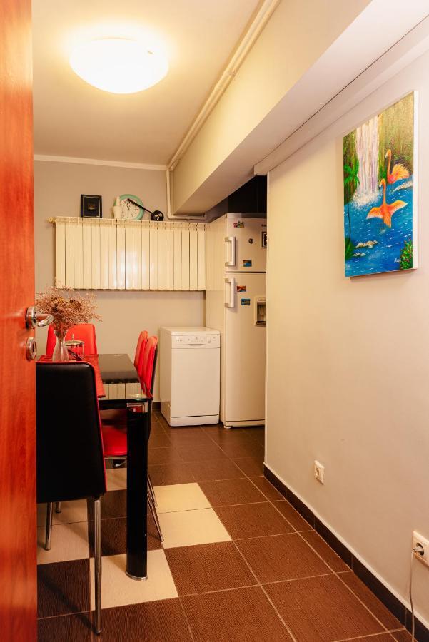 Comfy Apartment With Private Parking And Netflix Bukarest Exterior foto