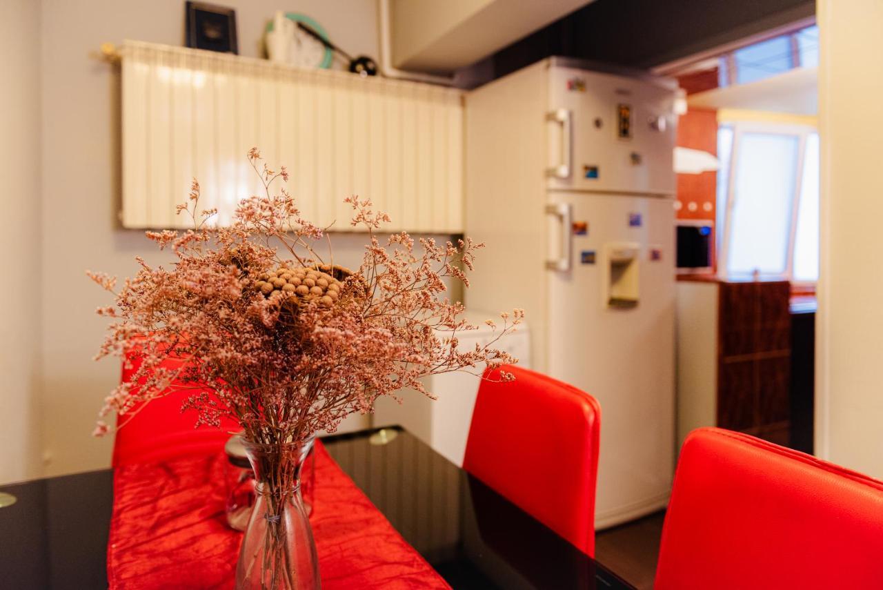 Comfy Apartment With Private Parking And Netflix Bukarest Exterior foto