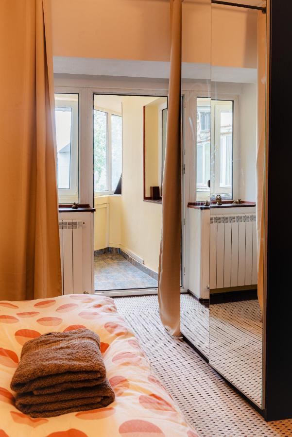 Comfy Apartment With Private Parking And Netflix Bukarest Exterior foto