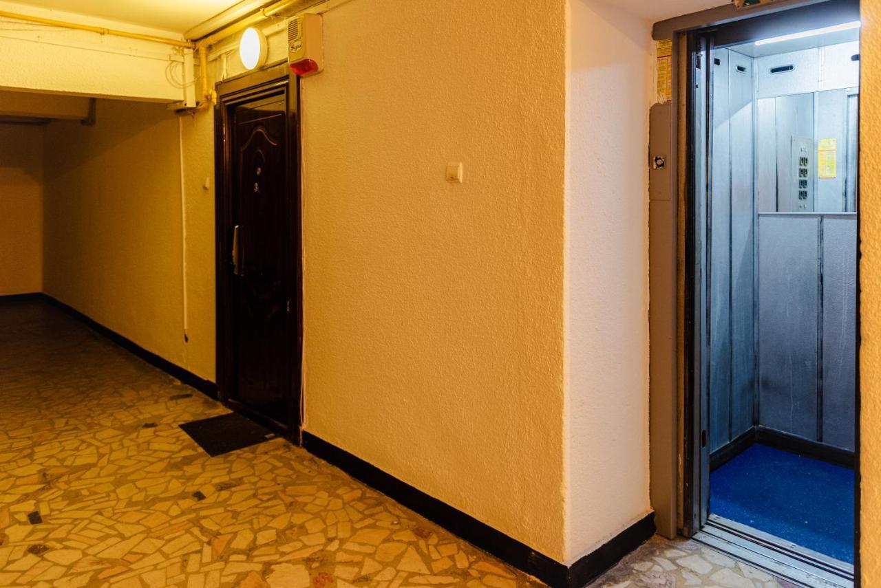 Comfy Apartment With Private Parking And Netflix Bukarest Exterior foto